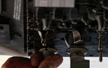 100 ARW refuels Navy P8