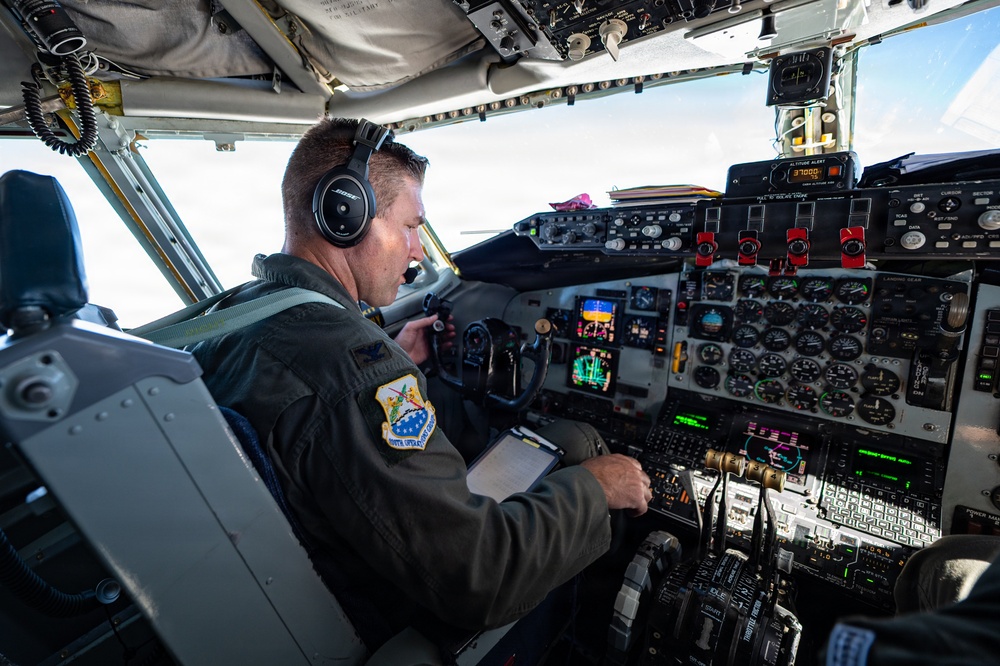 100 ARW refuels Navy P8