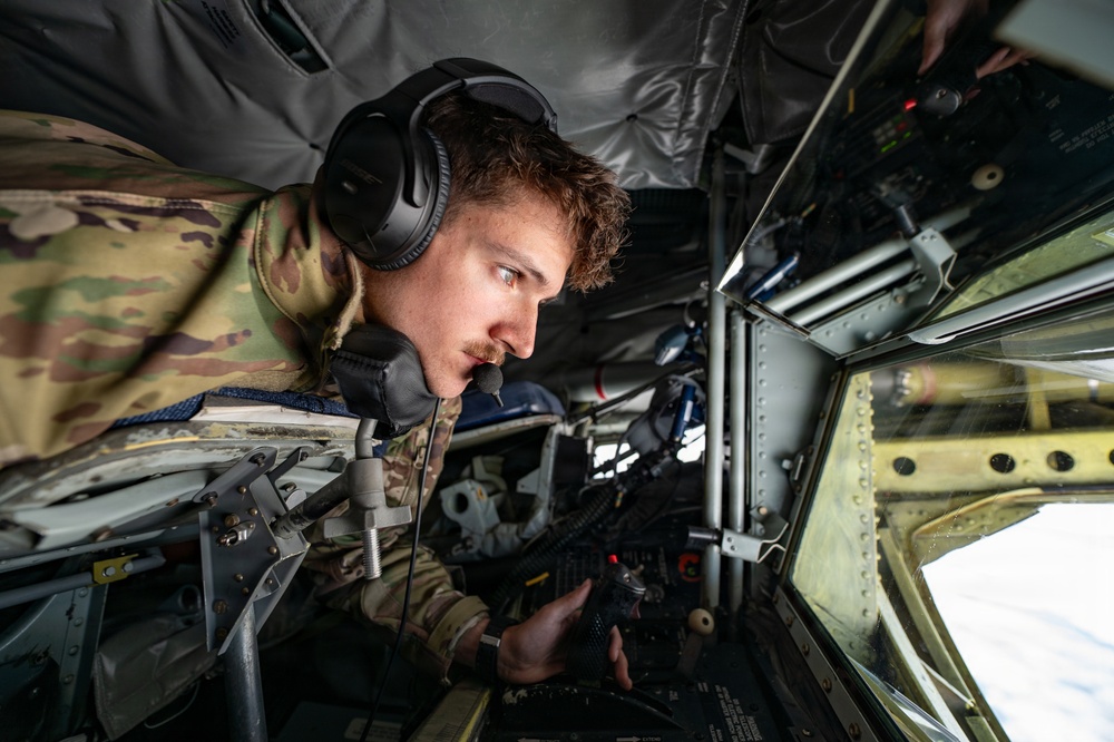 100 ARW refuels Navy P8