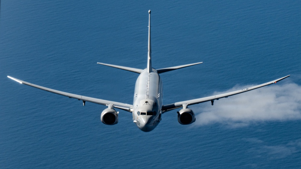 100 ARW refuels Navy P8