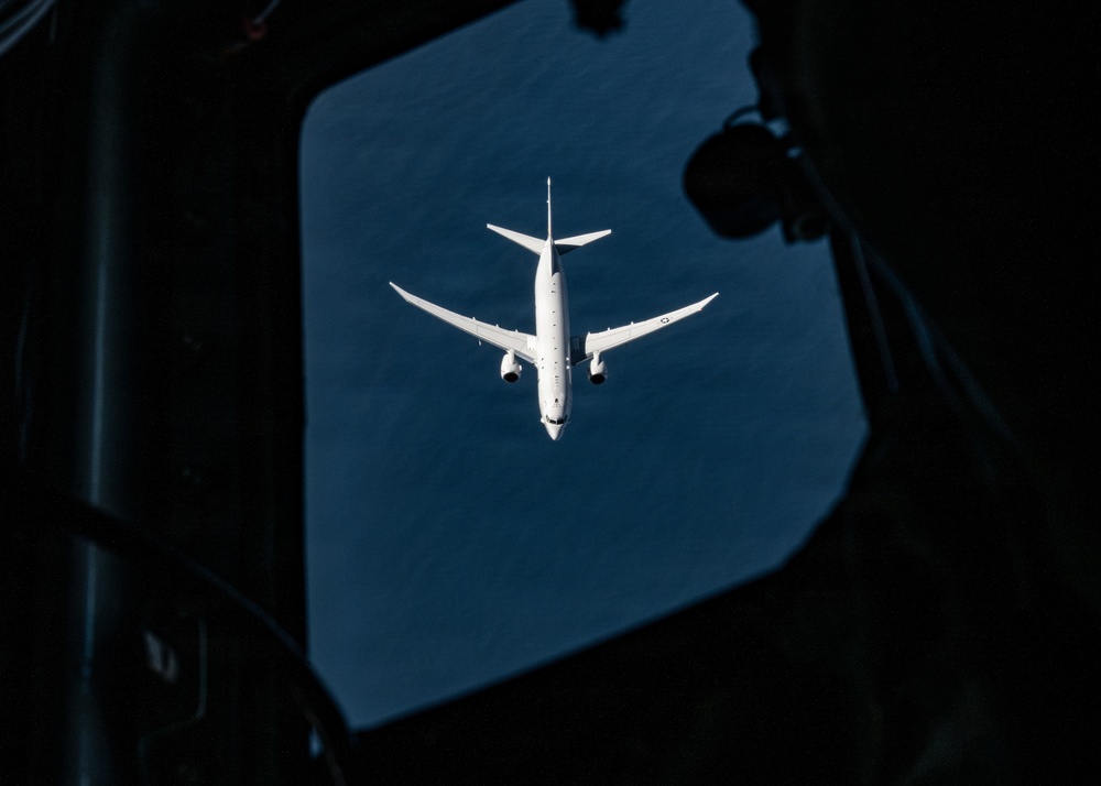100 ARW refuels Navy P8
