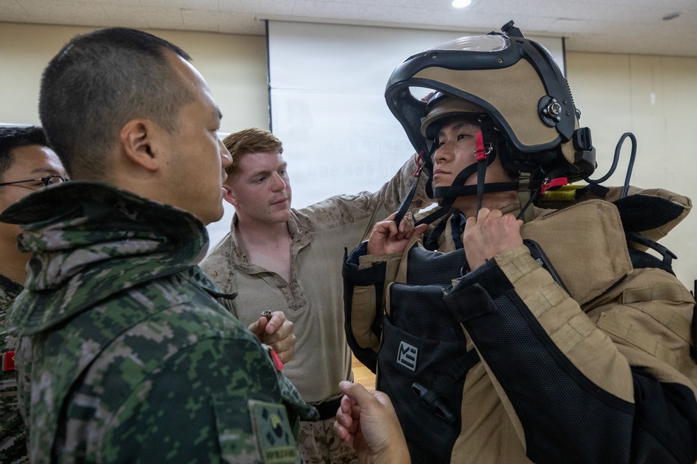 KMEP 26.2 | 3rd MLG conducts EOD classes with ROK Marines