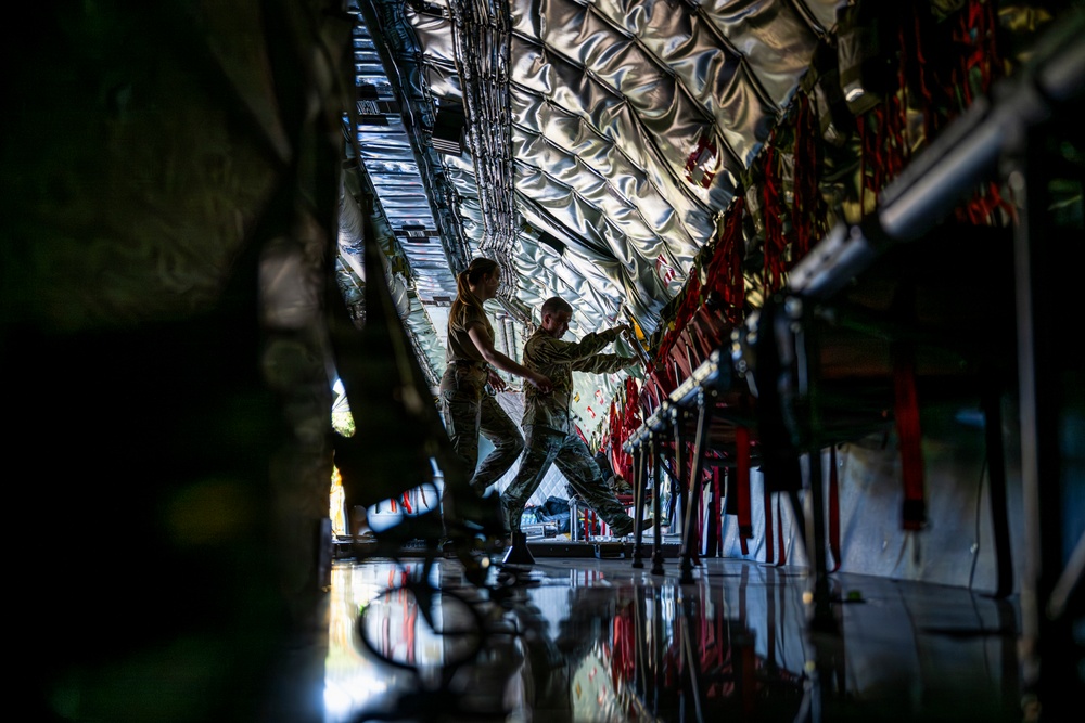 KC-135 refuels F-16s during patrol in CENTCOM AOR