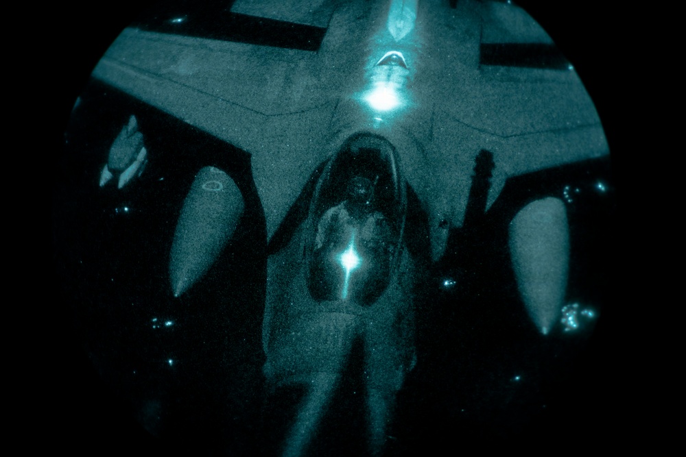 KC-135 refuels F-16s during patrol in CENTCOM AOR