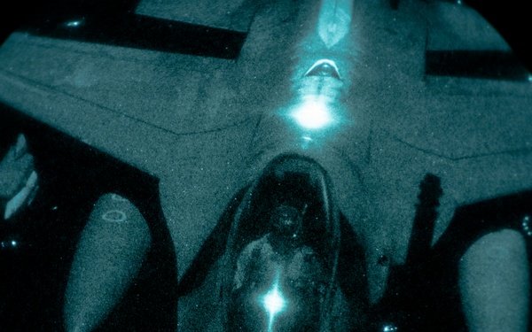 KC-135 refuels F-16s during patrol in CENTCOM AOR