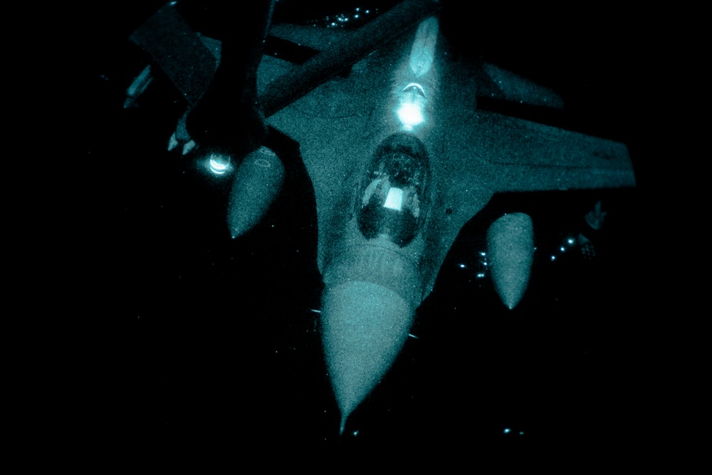 KC-135 refuels F-16s during patrol in CENTCOM AOR