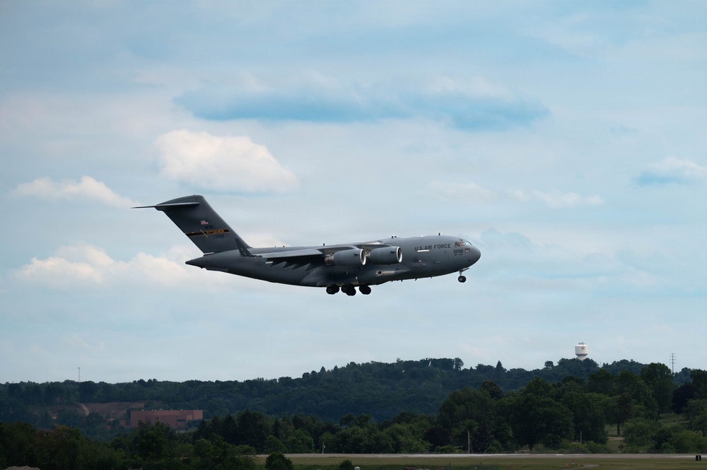 C-17 landing