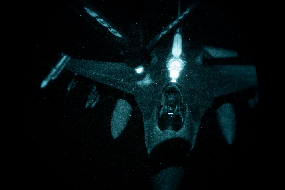 F16s refueled during night ops in CENTCOM AOR