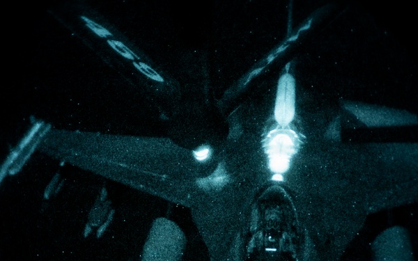 F16s refueled during night ops in CENTCOM AOR