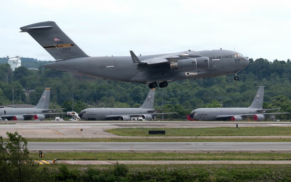 C-17 landing