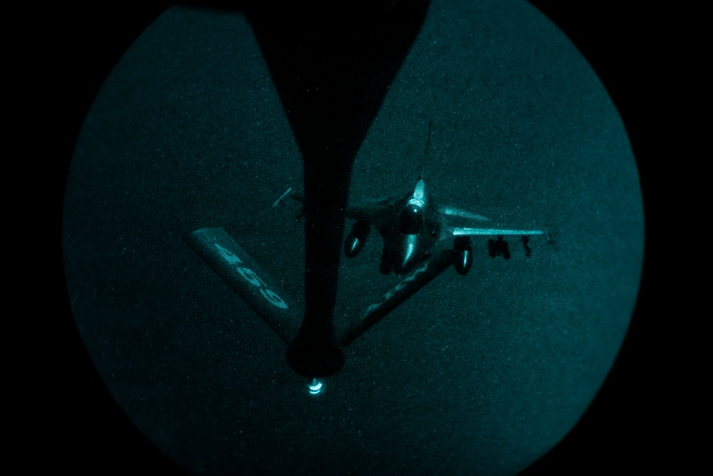 F16s refueled during night ops in CENTCOM AOR