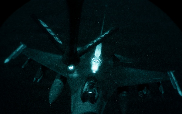 F16s refueled during night ops in CENTCOM AOR