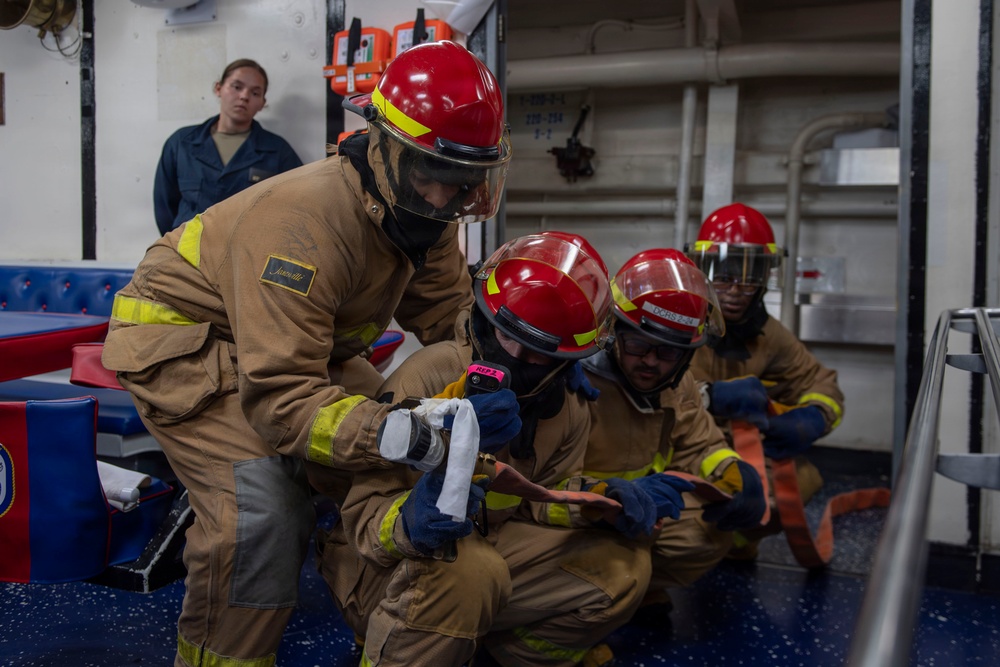 USS Mahan Conducts General Quarters Drill