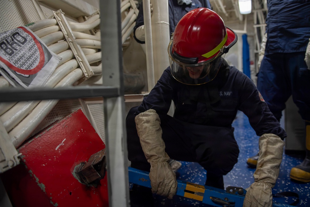 USS Mahan Conducts General Quarters Drill