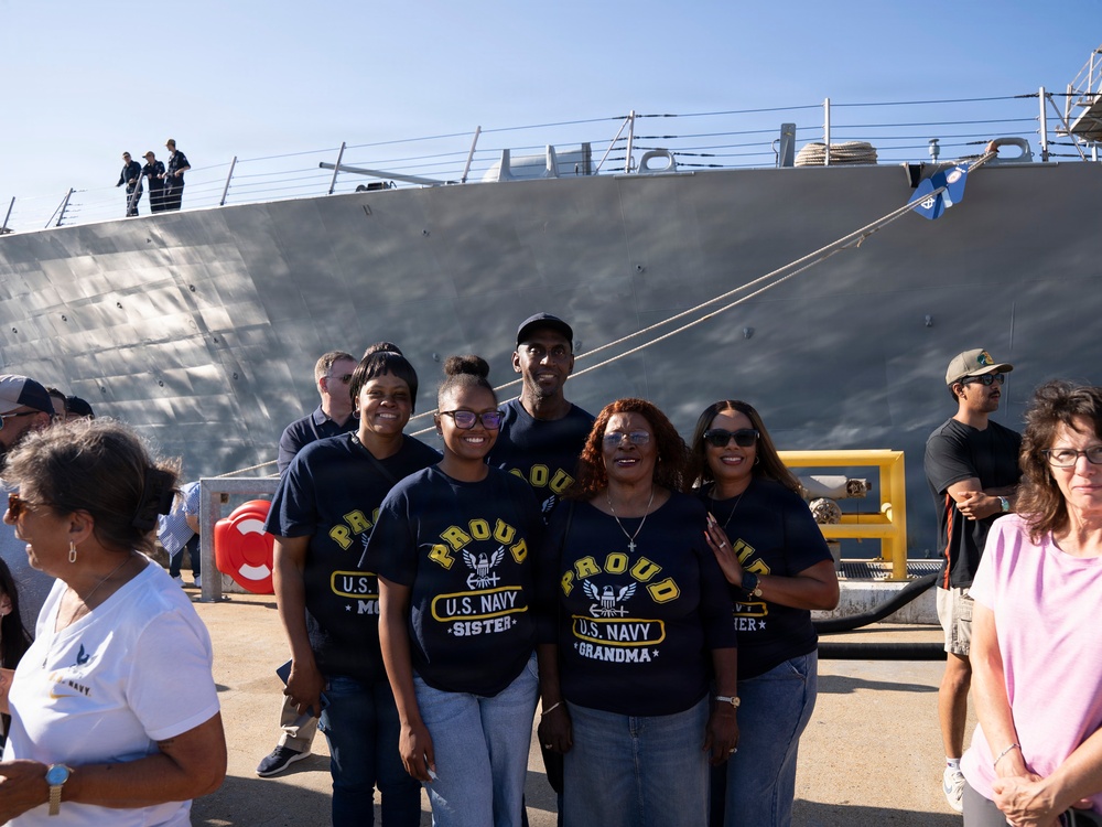 USS Truxtun Returns to Naval Station Norfolk from Deployment to U.S. 4th, 5th, and 6th Fleets