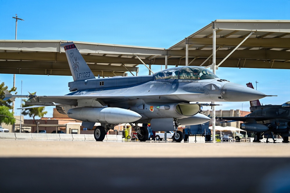 56 FW commander joins Singaporean 425 FS immersion