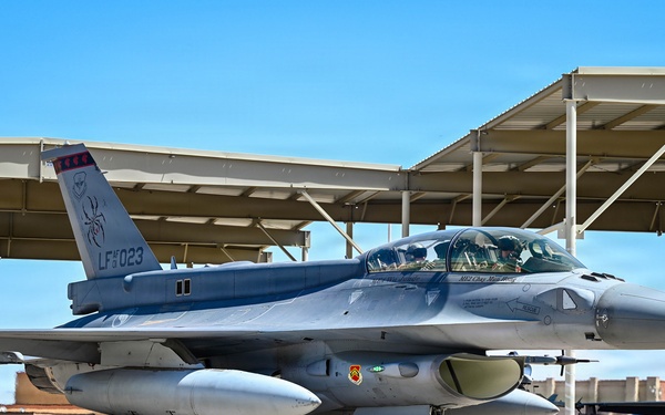 56 FW commander joins Singaporean 425 FS immersion