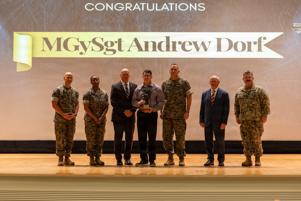 PAE-MC Senior Leaders Recognize Elite Marines and Civilians