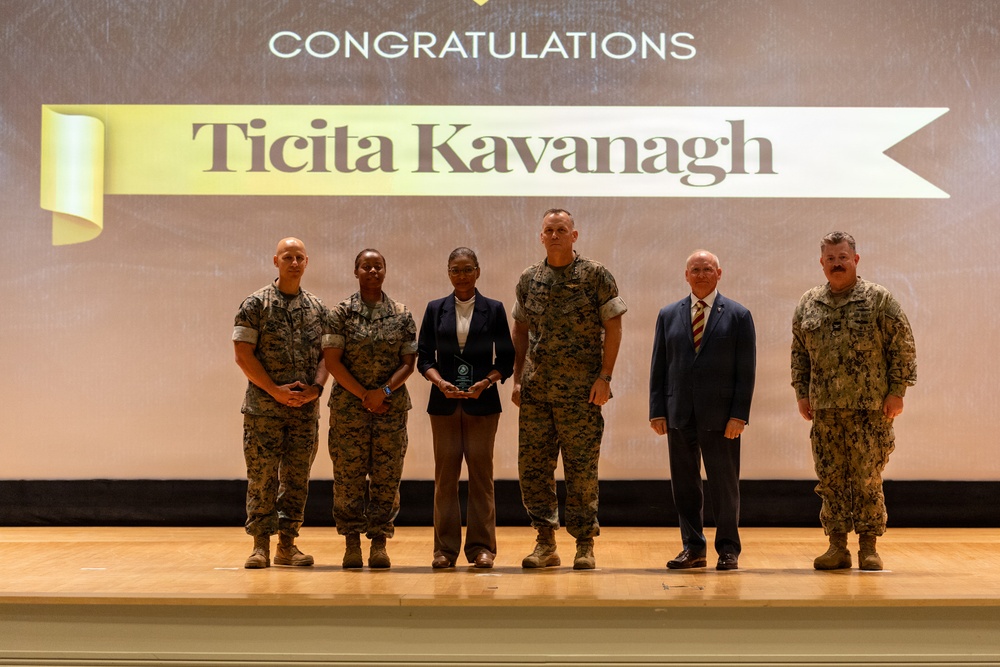 PAE-MC Senior Leaders Recognize Elite Marines and Civilians