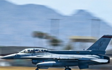 56 FW commander joins Singaporean 425 FS immersion