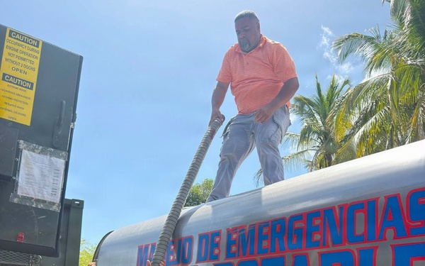 Puerto Rico National Guard soldier assists with emergency potable water distribution