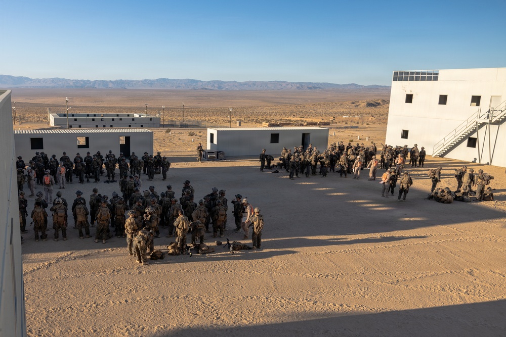 2/1 conducts an Urban Assault during SLTE 4-26