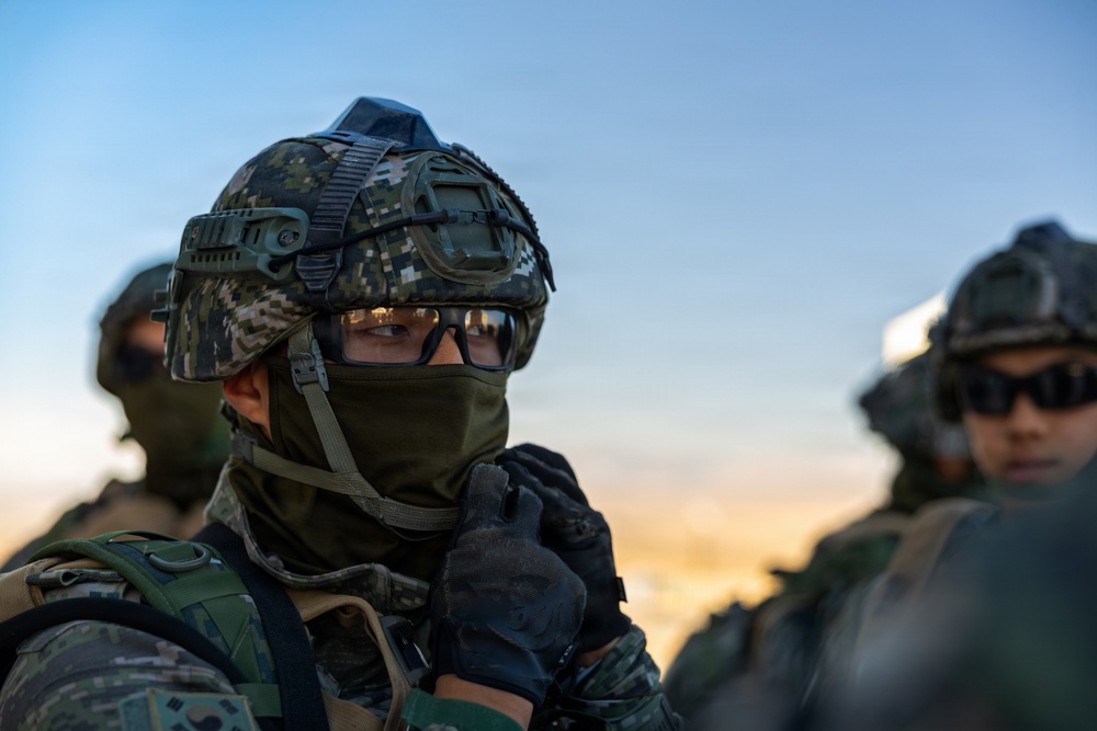 2/1 conducts an Urban Assault during SLTE 4-26
