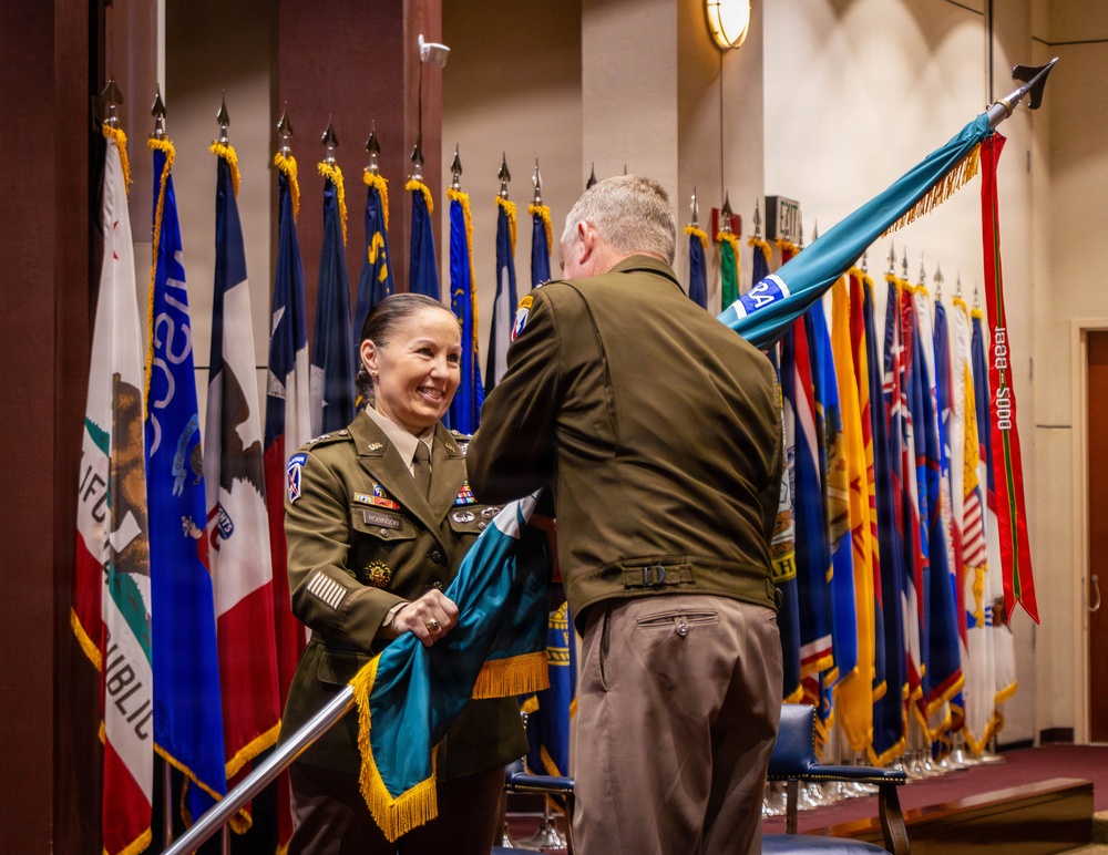 Robinson relinquishes command of AMCOM, retires after 32 years