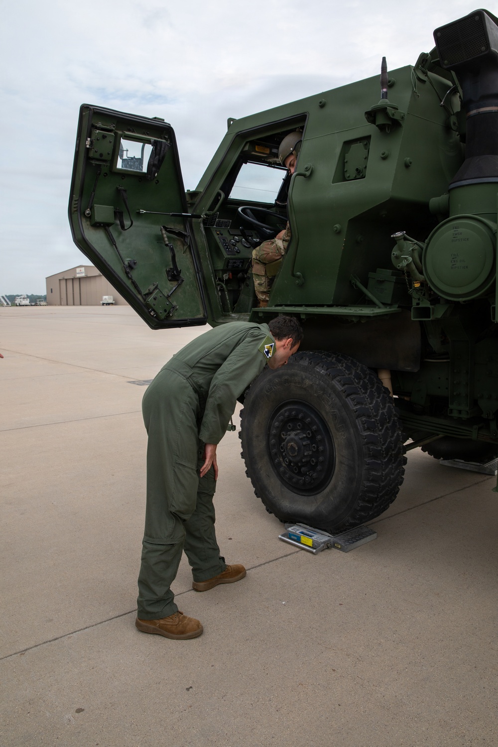 South Dakota RTI, Minnesota Air National Guard strengthen HIMARS deployment readiness through joint airlift training