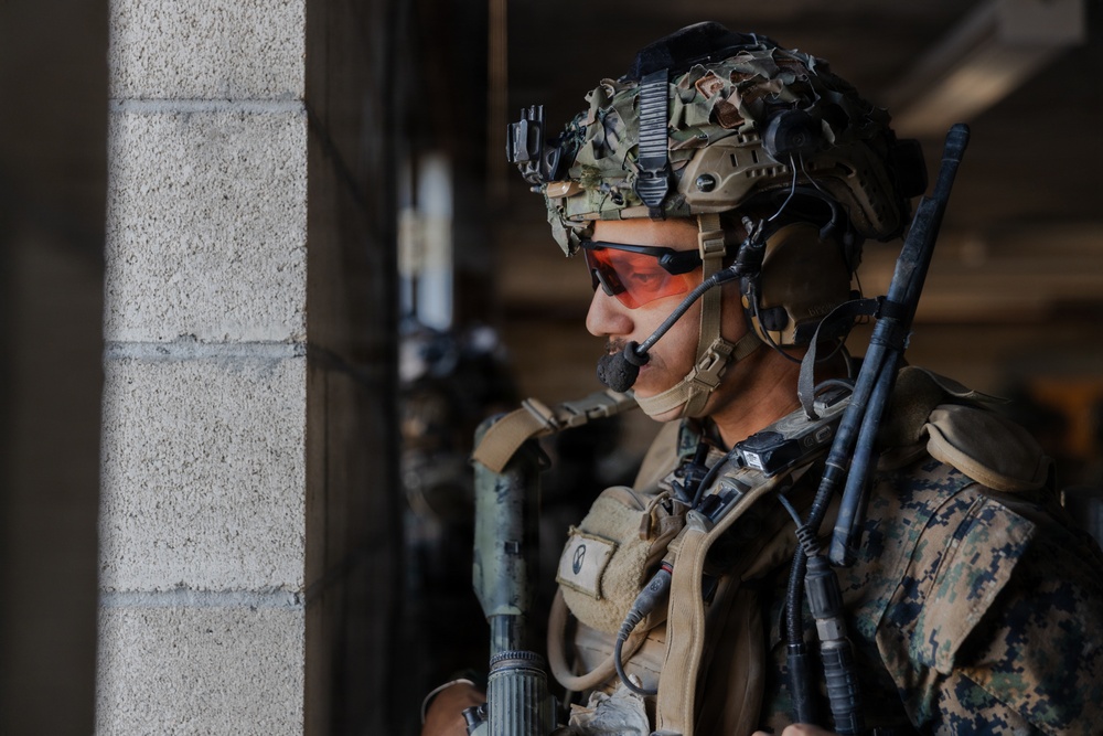 2/1 conducts an Urban Assault during SLTE 4-26