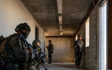 2/1 conducts an Urban Assault during SLTE 4-26