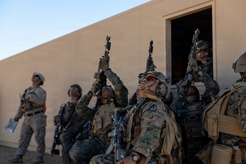 2/1 conducts an Urban Assault during SLTE 4-26