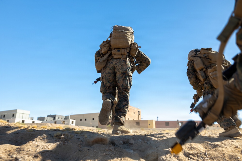 2/1 conducts an Urban Assault during SLTE 4-26