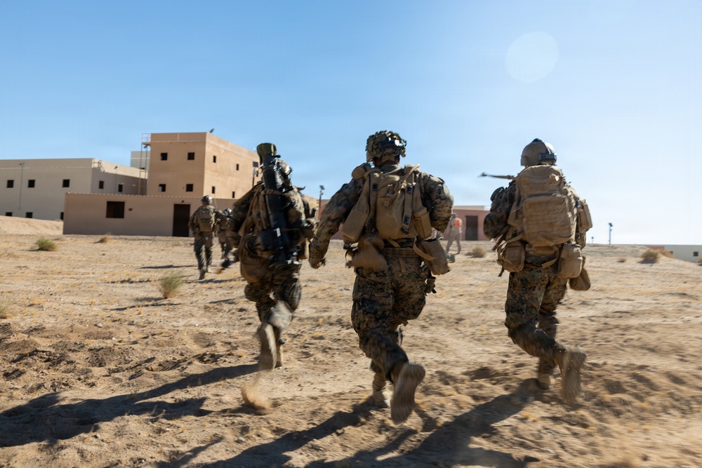 2/1 conducts an Urban Assault during SLTE 4-26