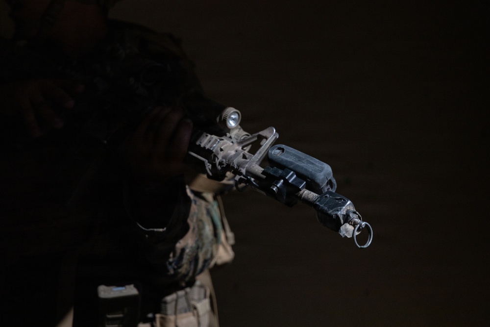 2/1 conducts an Urban Assault during SLTE 4-26