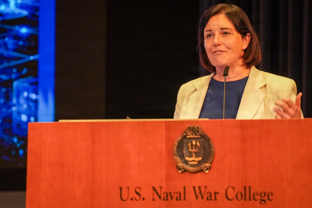 U.S. Naval War College students and faculty discuss uses, potential of artificial intelligence