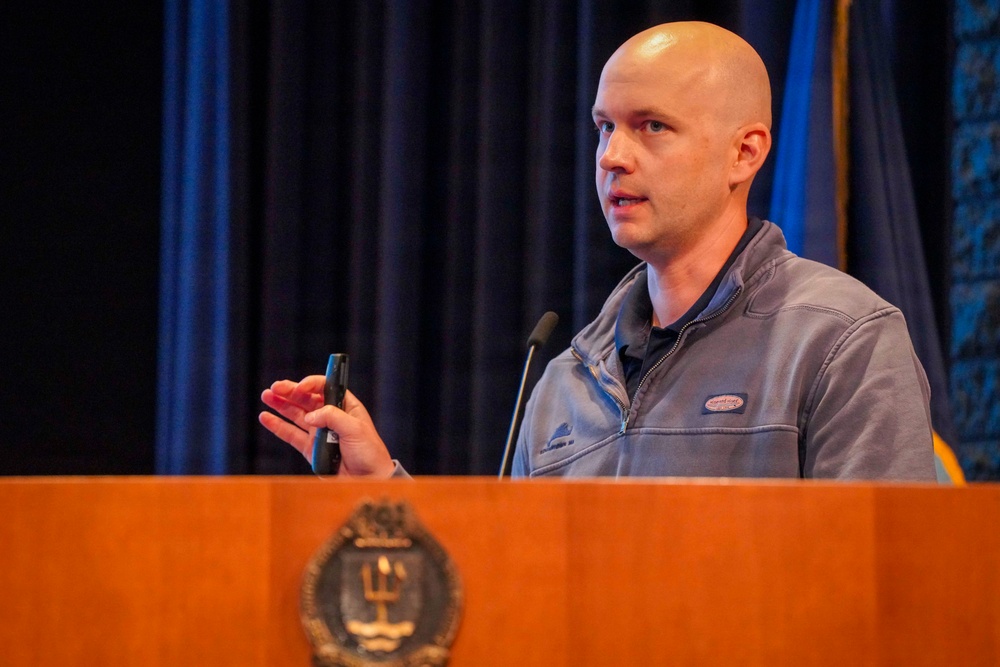 U.S. Naval War College students and faculty discuss uses, potential of artificial intelligence