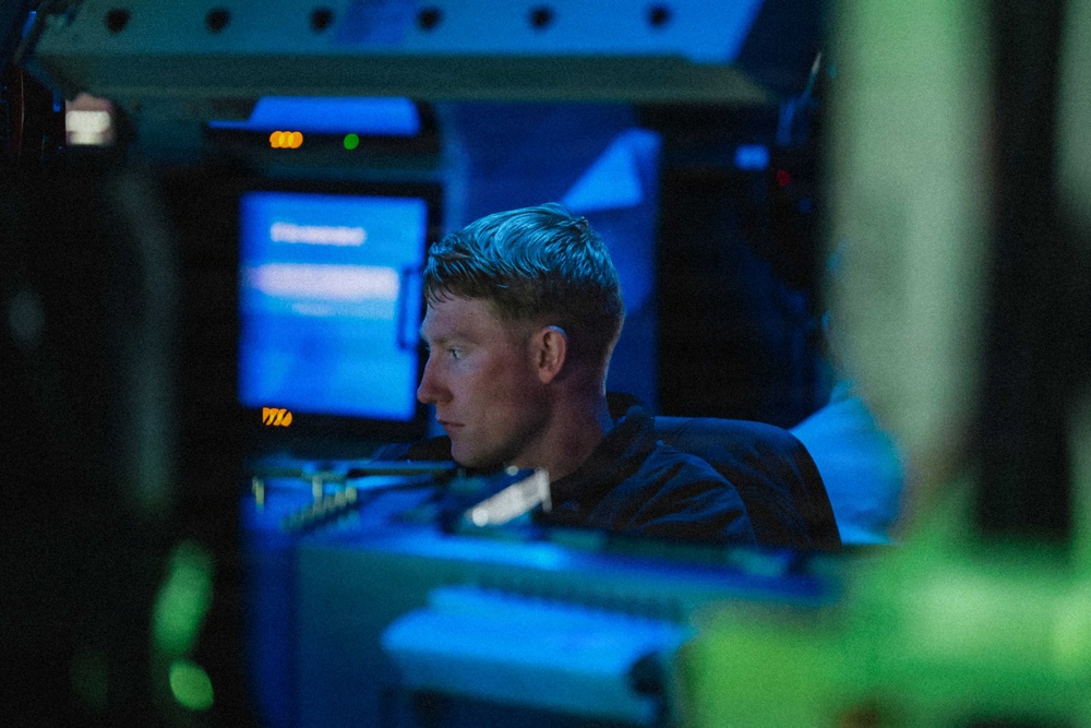 Combat Information Center Aboard USS Mason (DDG 87)