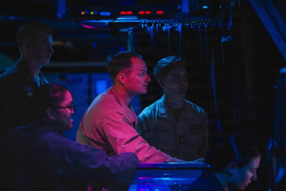 Combat Information Center Aboard USS Mason (DDG 87)