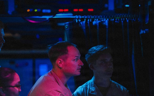 Combat Information Center Aboard USS Mason (DDG 87)