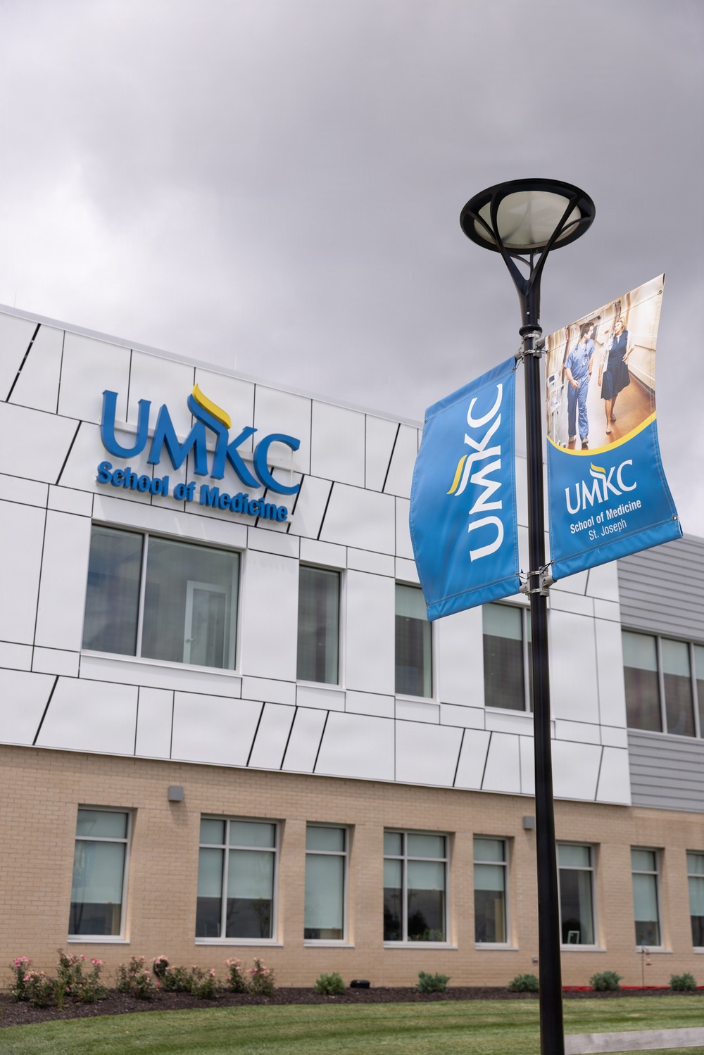 139th Medical Group, Detachment 1, train with University of Missouri-Kansas City (UMKC) students