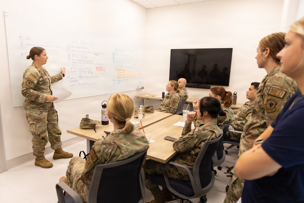 139th Medical Group, Detachment 1, train with University of Missouri-Kansas City (UMKC) students