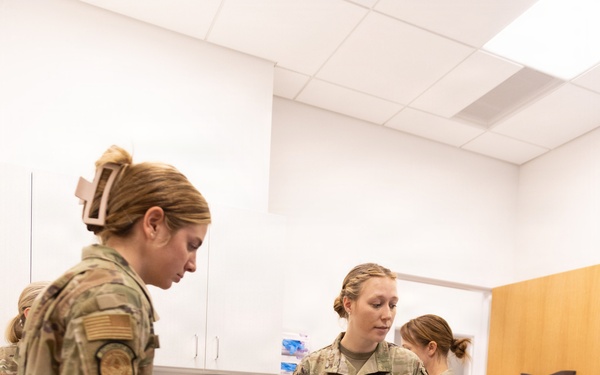 139th Medical Group, Detachment 1, train with University of Missouri-Kansas City (UMKC) students