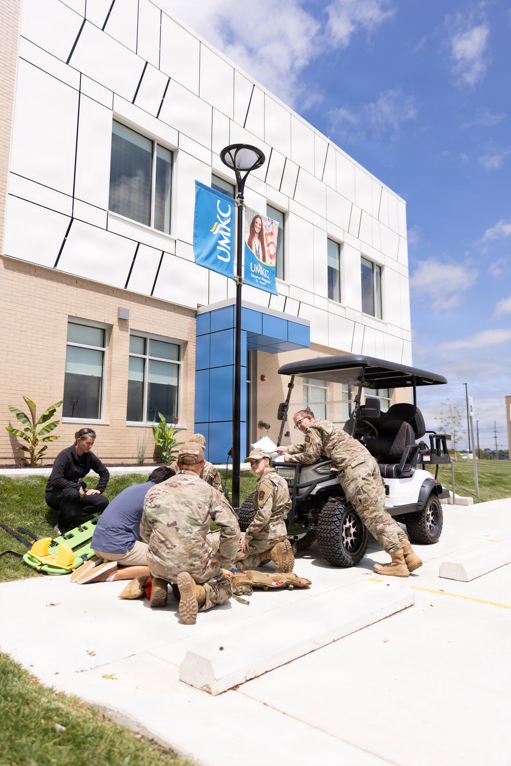 139th Medical Group, Detachment 1, train with University of Missouri-Kansas City (UMKC) students