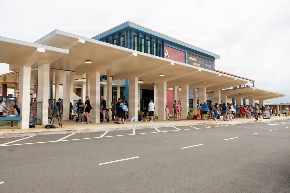 Newly-Built Mokapu Elementary School Hosts Back to School Event Aboard MCBH