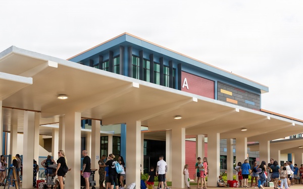 Newly-Built Mokapu Elementary School Hosts Back to School Event Aboard MCBH