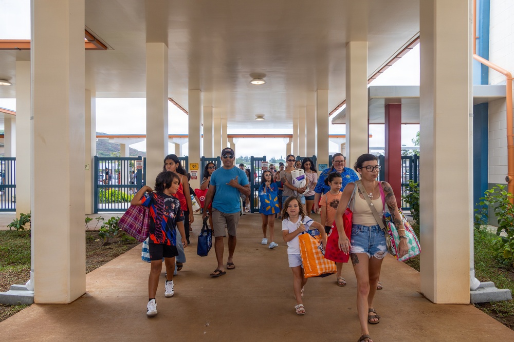 Newly-Built Mokapu Elementary School Hosts Back to School Event Aboard MCBH
