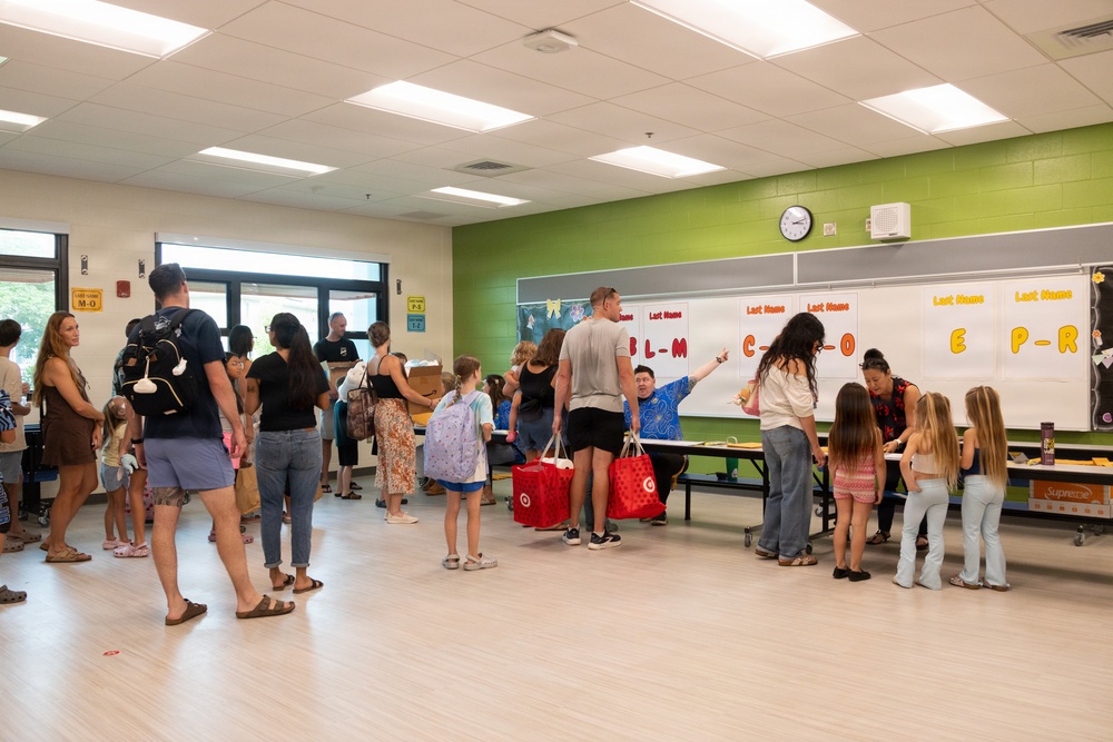 Newly-Built Mokapu Elementary School Hosts Back to School Event Aboard MCBH