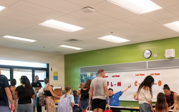 Newly-Built Mokapu Elementary School Hosts Back to School Event Aboard MCBH