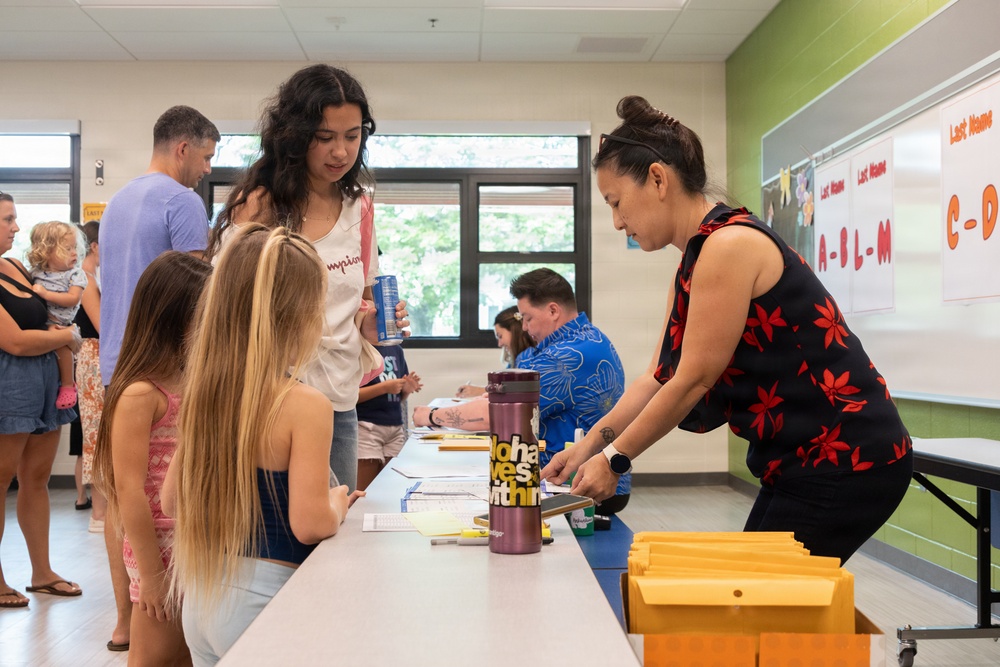 Newly-Built Mokapu Elementary School Hosts Back to School Event Aboard MCBH